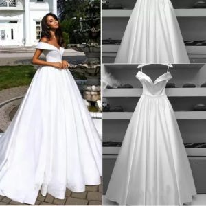 Robes de mariée en satin élégantes robe de mariée balayage train une ligne sur mesure grande taille plage hors de l'épaule sans manches jardin robe de novia simple