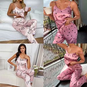 Satin Femmes Silk Pamas Sets Letter Imprimer Cami Cami Vest Shirt avec pantalon Slembear Ladie Sexy Pama Lingerie Pajamas Nightwear 240321