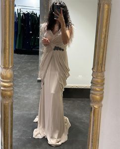 Saoedi-Arabië Elegante zeemeermin avondjurken Geplooide V-hals Bacless Prom Beadings Belt Pageant Party-jurken