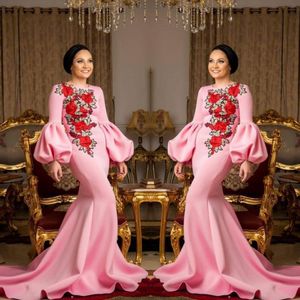Saoedi-Arabische roze prom jurken 2018 borduurwerk bloemen satijnen zeemeermin avondjurken trompet mouwen sweep trein vrouwen formele partij vestidos