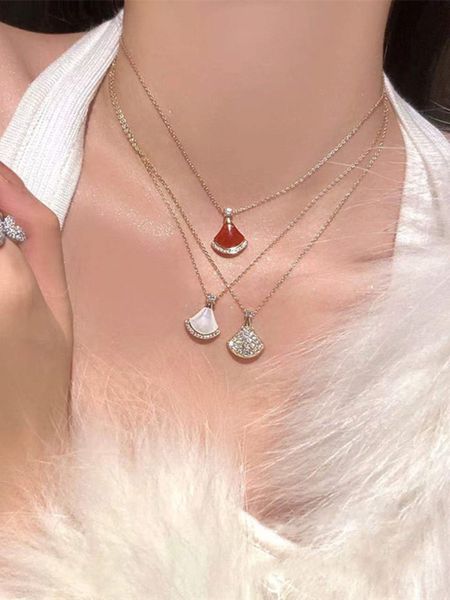 Collier jupe festonnée, nacre féminine, luxe léger, plein de diamants, chaîne de clavicule haut de gamme, collier polyvalent, tempérament simple, marée exquise