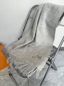 Écharpe de styliste en cachemire pour hommes et femmes, écharpe polyvalente brodée de couleur unie pour la chaleur, nouvelle collection automne et hiver