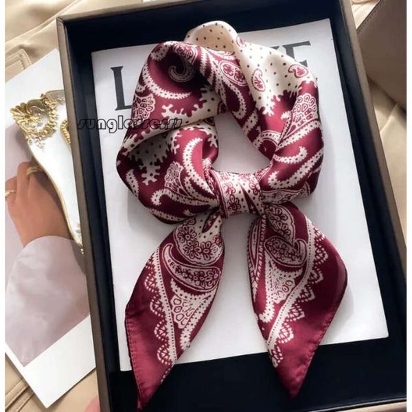 Écharpe pour femmes Floral 70 à 70 cm Slek Scarf Stripe bandeau pour femmes Fashion Long Handle Sac Scarpes Paris épaule Tote Lage Ribbon Headwrap