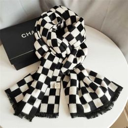 Echarpe Diffusion en direct de foulards à carreaux noirs et blancs pour femmes en hiver, populaire sur Internet, nouvelle version coréenne polyvalente, châle chaud à carreauxUR6I