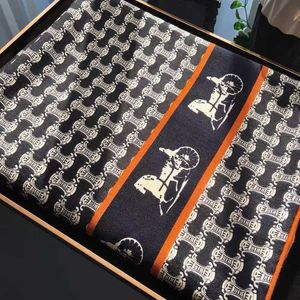 Sjaals 110 110 cm Luxe Vierkante Zijden Sjaal voor Vrouwen Grote Omslagdoek Satijnen Print Hijab Designer Merk Uitlaat Vrouwelijke Foulard Bandana T220919