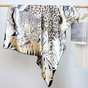 Schals 110 cm Echte Seide Schal Frauen Licht Luxus Temperament Leopard Wraps Manuelle Hand Gerollt Foulards Bandana Hijabs
