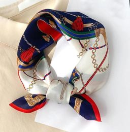 Écharbes 2021 Fashion 100 Écharpe à cheveux en satin de soie pour femmes Mandkinchief imprimé Sc écharpes femelles carrés bandana dames8700351