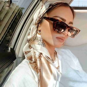 Écharbes 2022 Neckerchief Châle enveloppe imprimé en satin de soie écharpe carrée femmes musulmane hijab élégant bandeau de bande bandana conception de marque Foulard240409