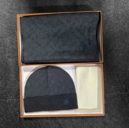 Sciarpe 2023 Autunno Designer Pashmina Donna uomo Sciarpa lavorata a maglia Set Cappello invernale Cappelli e sciarpe caldi Beanie Hat per uomo Con BOX2571