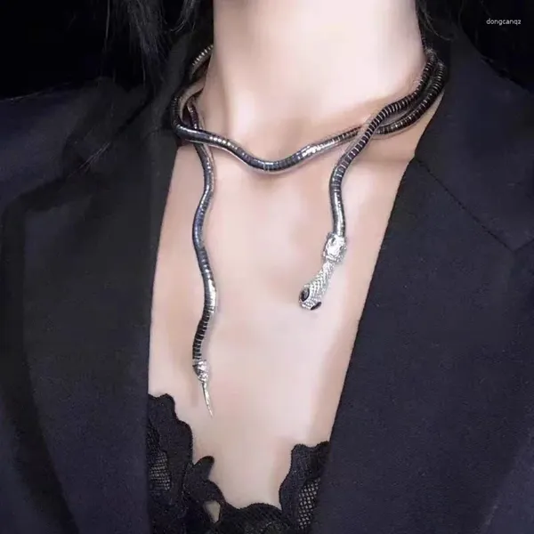 Bufandas 2023 Moda oscura Collar de serpiente fresco Puede envolver Diseño de estilo pequeño Collar de sentido Hip Hop Accesorios de cadena