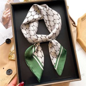 Bufandas 2023 Impresión de lujo Impresión Bufanda cuadrada para mujeres Diadema Satén Seda Pañuelo Pañuelo Bandas para el cabello Cinta Muñequera Chales T230425