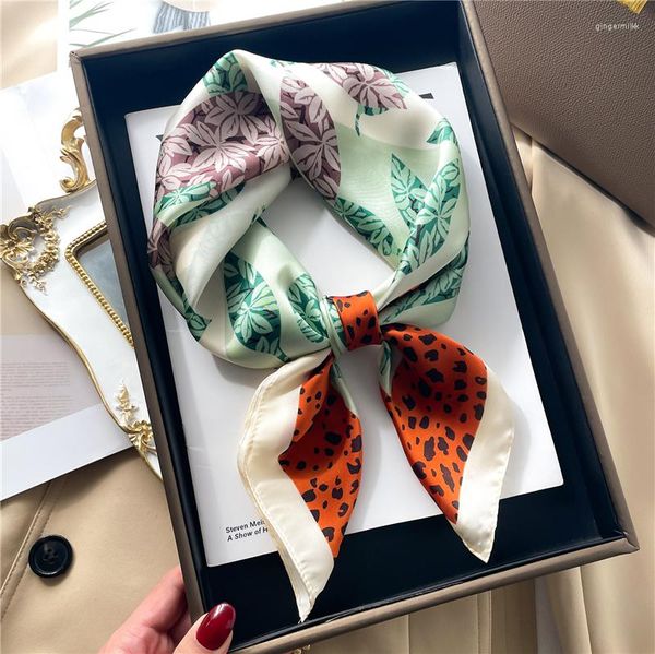 Foulards 2023 Imprimer Soie Tête Hijab Écharpe Pour Femmes Satin Carré Châle Wraps Femme Cheveux Poignet Cou Cravate Foulard Bandana Mode Echarpe