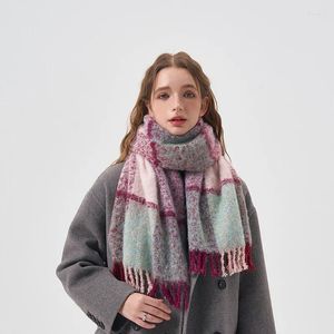 Écharpes 2023 Mélange de laine pour femmes Écharpe à pompons à carreaux Hiver Extérieur Carré Écharpes chaudes Plaid Châle comme cadeau de Noël