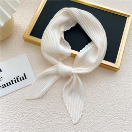 Écharpes 2024 Écharpe en satin plissé pour femmes Neckerchief Ribbon carré Skinny Hair Tie Band Kerchief Foulard Headscarf