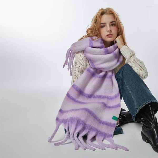 Foulards 2024 Niche d'hiver Contrastant Stripe Purple Stripe Soft Foulard Femme Mode Pompon Léger et peluche Épaissi Chaleur Longue