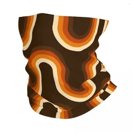 Foulards Motif des années 70 Orange et Brown Waves Bandana Neck Gaiter Imprimé Wrap Masque Écharpe Multifonction Balaclava Randonnée Pêche Unisexe