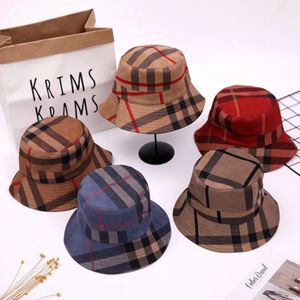 Bufandas Correa ajustable Mujeres Plaid Plegable Gamuza Bucket Hat Lady Sunshade Classic Versátil British Top Hats Moda plegable 231215