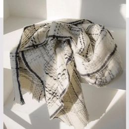 Écharpes écharpe en laine noire et blanche pour femmes en automne hiver petit style de parfum sentiment haut de gamme