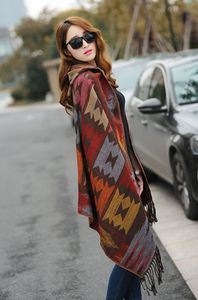 Foulards Bohemian Cape Poncho Châle Écharpe Tribal Fringe Sweats à capuche Veste Ethnique Cardigans Chauds Pour Femmes Couvertures de laine Cape Châle 230904