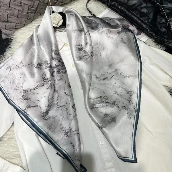 Bufandas BYSIFA | Bufanda de seda para mujer gris y blanca Otoño Invierno Estilo chino Diseño de tinta de agua Chales grandes Moda Capa de playa de verano