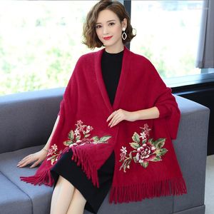 Écharrés de style chinois hiver brodé Poncho avec manches châles noirs et enveloppe le cachette de cap