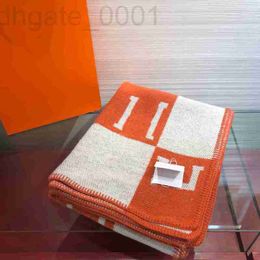 Sciarpe Coperta scialle in cashmere di design ispessita calda quattro stagioni adatta per il divano da viaggio e per gli uffici 9V0S