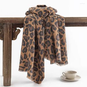 Foulards de style de rue européen et américain couleur café imprimé léopard foulard pour femme pour la chaleur à la mode tempérament châle cadeau