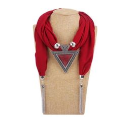 Foulards bijoux européens colliers écharpe mode femmes 039s alliage de résine grand trois sûr pendentif 8221901