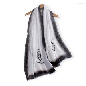 Foulards mode noir blanc imprimé fleuri Cachemire Look écharpe femmes doux chaud soie coton haute qualité automne Lencos De Seda