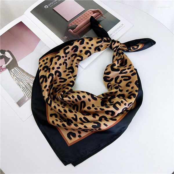 Bufandas Moda Estampado de leopardo Pañuelo Mujeres Hijab Bufanda para el cabello Chales pequeños Bandana Pañuelos para la cabeza Mujer 70 cm Bolso lindo