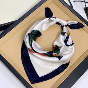 Sjaals Mode Dames Zomer Designer Zijden Sjaal Bloem Letter Handgeborduurd 70 bij 70 cm Sjaal Kleine vierkantjes Hoge kwaliteit tulbanden