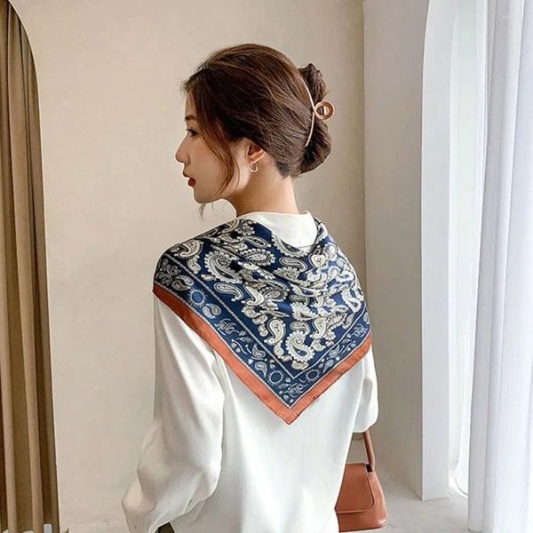 Bufandas Impresión de flores Colocación Accesorios de ropa Pequeña bufanda cuadrada Estilo coreano Seda Mantón femenino impreso