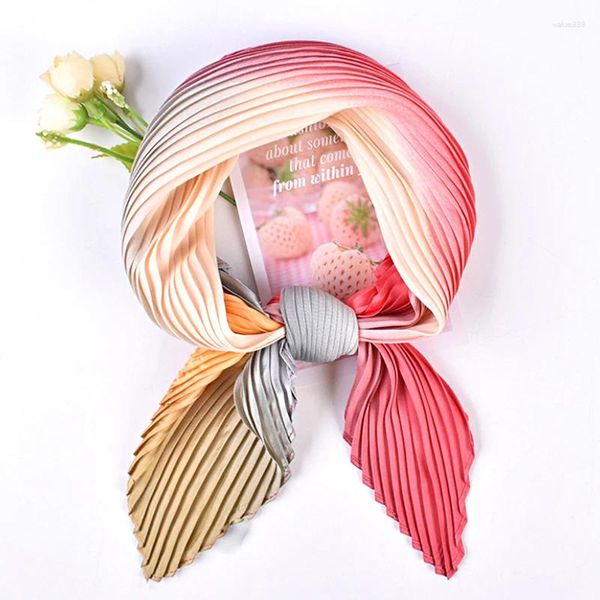 Écharpes Gradient Color Square écharpe plissée en satin Neckerchief Wrap Hijab Hair Band for Women Summer Fashion Headkerchief