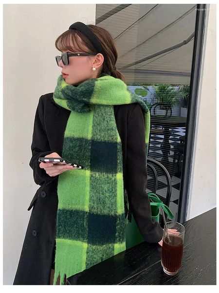 Bufandas Green Cashmere Plaid Bufanda con flecos Invierno de mujer Todo fósforo Protección contra el frío Mantón cálido Mujer Lujo