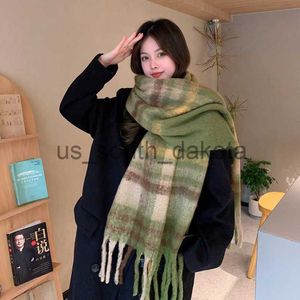 Bufandas Verde Círculo Hilo Plaid Bufanda Otoño Invierno Versión Coreana Versátil Espesado y Cálido Estudiante Borla Mantón Cuello Guardia X0922