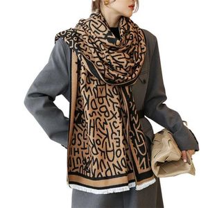 Écharpes Chapeau gant ensemble écharpe prêt pour la livraison Marque de luxe épais manteau chaud pour femme Automne enveloppement de cou Cachemire et châle d'hiver