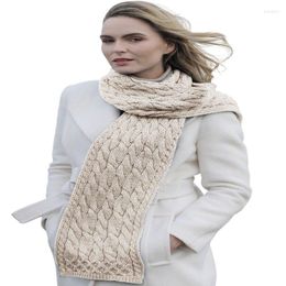Bufandas Bufanda tradicional irlandesa Envoltura tejida para clima frío para mujer Lana merino suave de primera calidad Fabricada en Irlanda | Blanco natural