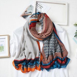 Sjaals Lichtgewicht en draagbare luxe sjaalsjaal voor dames die op reis zijn Warme print