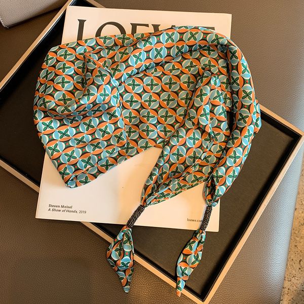 Foulards Marque De Luxe Triangle Foulard En Soie pour Femmes En Mousseline De Soie Imprimé Foulard Cou Châle Satin Hijab Designer Bufanda Femme Foulard 230729