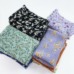 Foulards musulmans foulard carré froissé de haute qualité matériau doux Floral Hijab facile à coiffer châle à porter confortable 230921