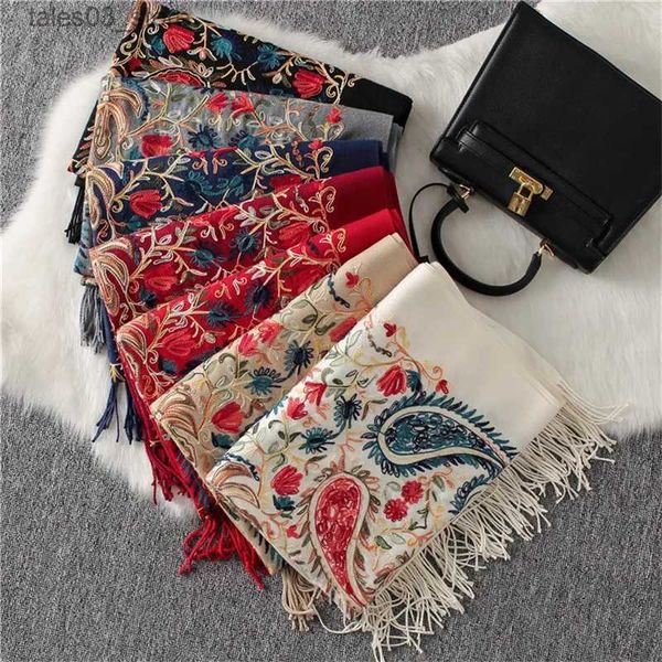 Foulards Paisley Floral Broderie Cachemire Écharpe Femmes Hiver Chaud Châle Ethnique Cajou Femelle Foulard Pashmina Frangé Couverture Châles Q231031