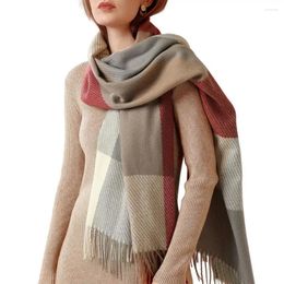 Foulards Écharpe à carreaux Femmes Automne et hiver Cachemire Femme Style britannique Châle à franges Lady Fashion Wraps