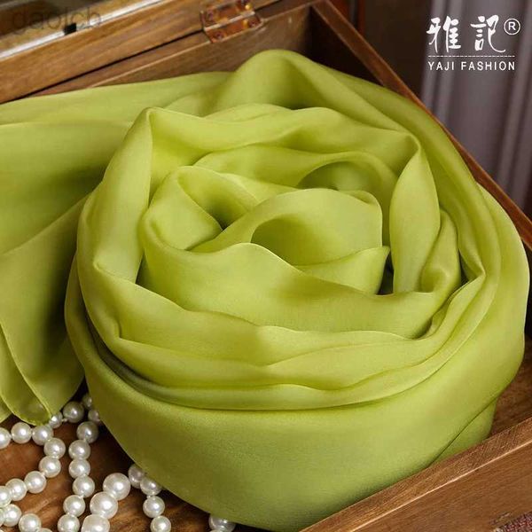 Des écharpes des écharpes de cou de soie pure s'enroulent solides 100% réels de la soie longues écharpes femme carrée carrée de bandana vert pour mère hangzhou 240410