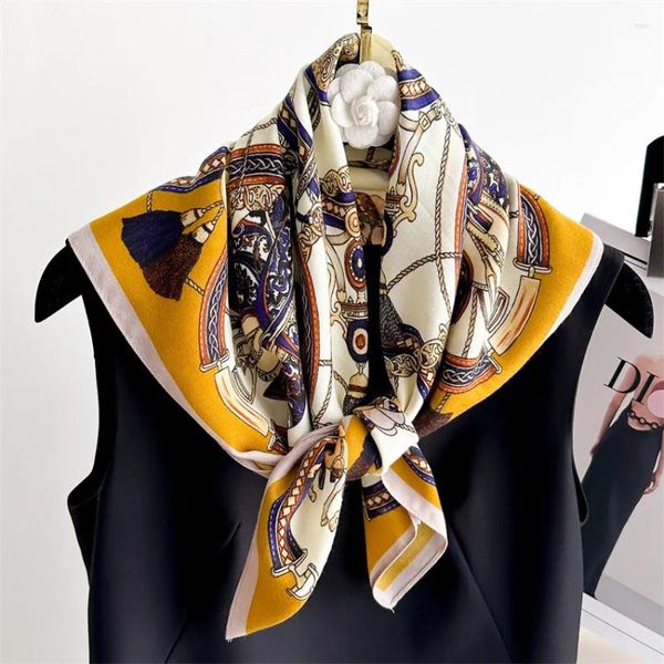 Foulards Foulard de soie Luxe 65 65cm Designer Tête de cheveux Grand Mouchoir Hijab Châle Femmes Bandanna Foulard Silencieux Bandeau Foulard Foulard