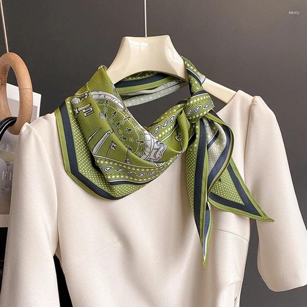 Échantillonnage d'été Light Thin Imitation Silk Diamond Scarpe Clé Tempérament imprimé Green Small Nou Shirt Protection des femmes