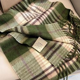 Bufandas Tartan Plaid Bufanda de lana real para mujeres Hombre Invierno Cálido 100% Lana Bufandas largas Mantón Estilo británico 231011