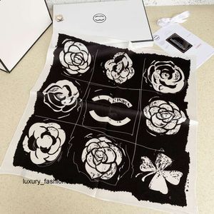 Foulards haut Foulard de créateur en soie châle luxueux 100 soie haut de gamme classique motif de lettre châle de créateur foulards cadeau facile à assortir doux au toucher 50x50cm printemps