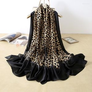 Bufandas estampado de leopardo vintage para mujeres diseñador de seda seda femme femme suave sjaal musulmán cabeza de hijab bufanda de hijab talla 180 90cm