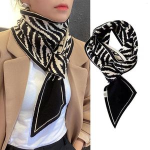 Foulards d'hiver Cachemire Écharpe tricotée pour femmes Design Imprimer Foulard chaud Bandana Lady Long Skinny Cravate