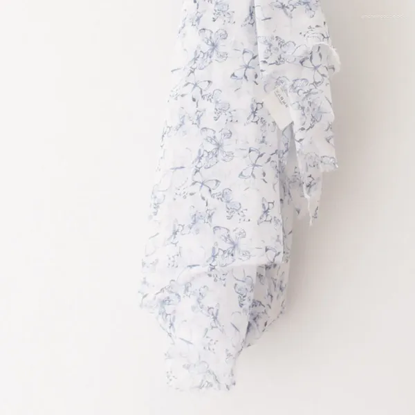Foulards Femmes Bleu Blanc Papillon Imprimé Voile Écharpe Femme Été Lumière Longue Châle Coton Lin Sentir Foulard Bufandas 2024